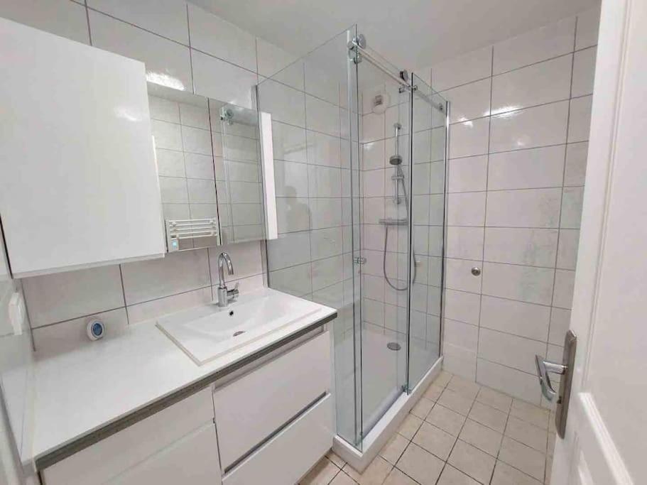 Modern One Bedroom Apartment In Cannes Esterno foto